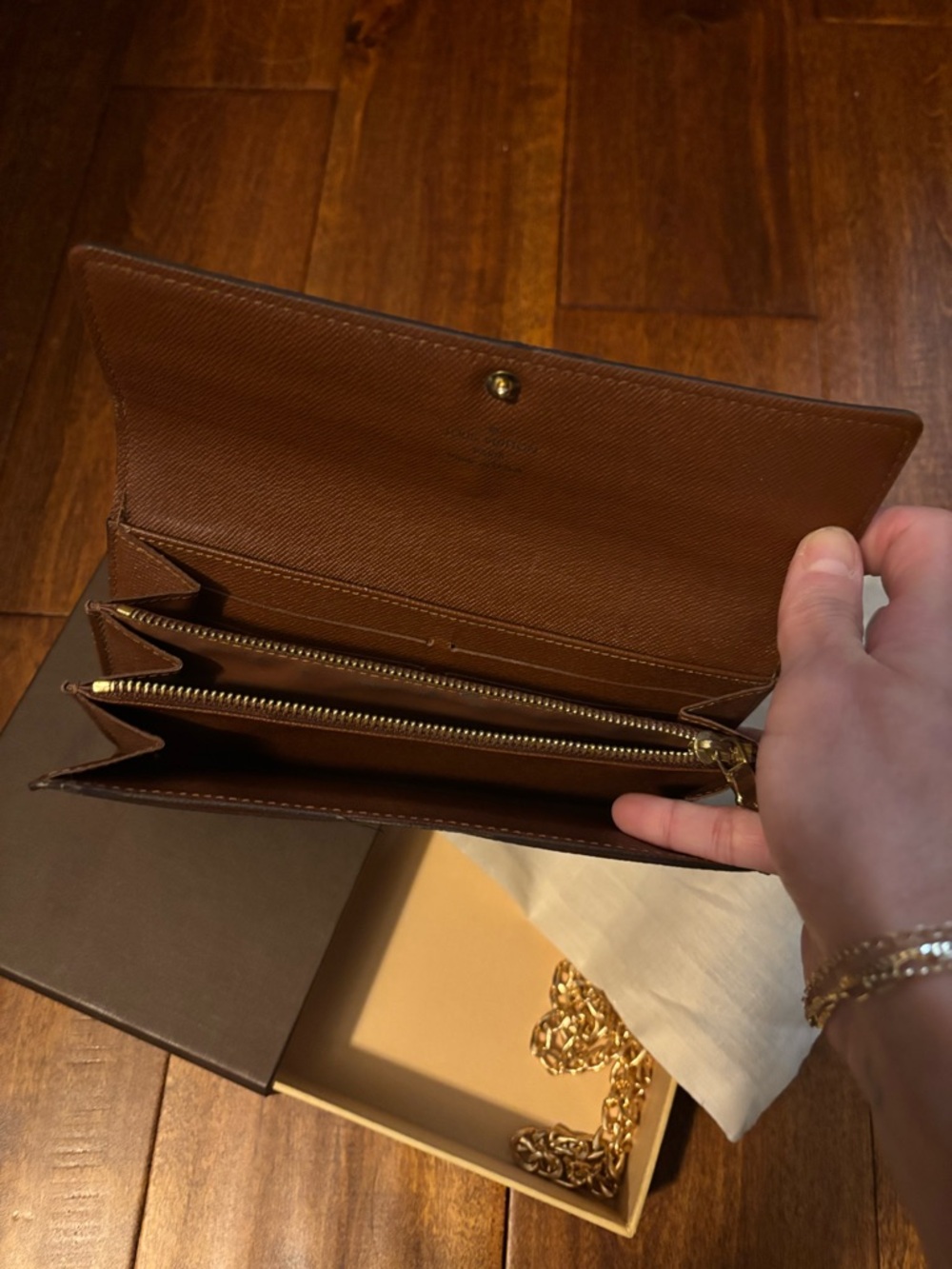 Louis Vuitton Monogram Sarah Wallet with Chain - Picture 5 of 13